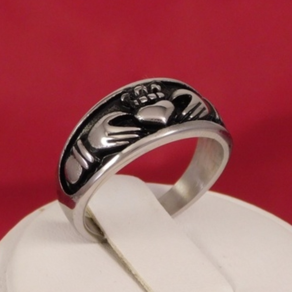Irish Claddagh Band Ring